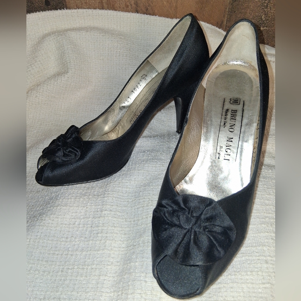 Bruno Magli Vintage Women’s Black Satin Pumps Heels Size 7B